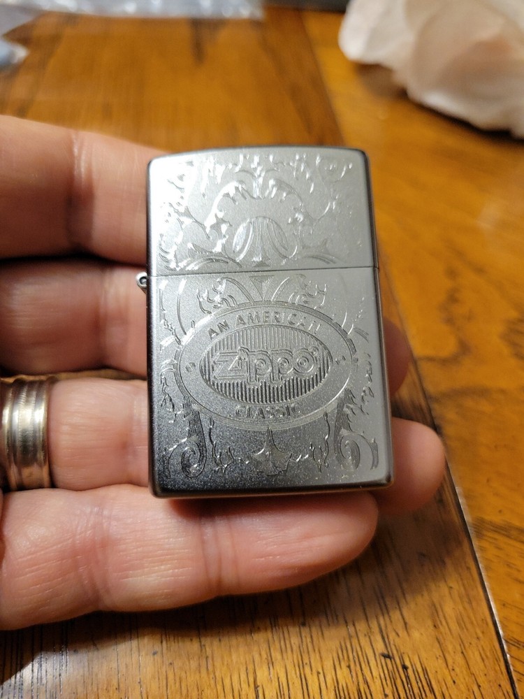 Zippo An American Classic Windproof Lighter Unstruck