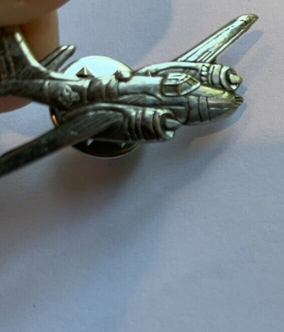 Airplane tie tack or hat pin