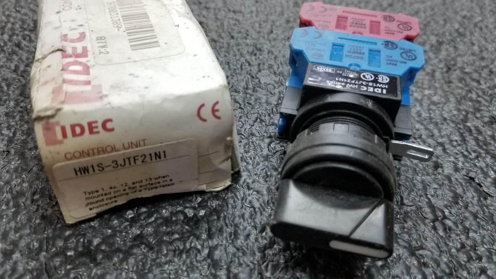 IDEC HW1S-3JTF21N1 NOS 3 Position Selector Switch