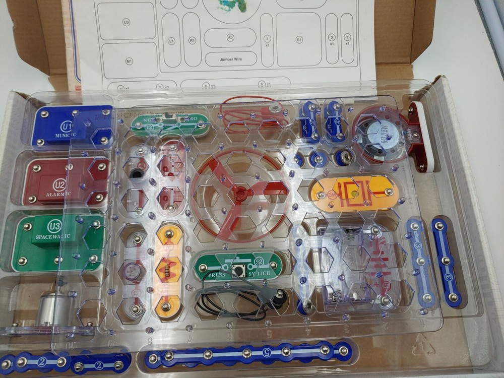 Snap Circuits Jr SC 100 Electronics Discovery Kit