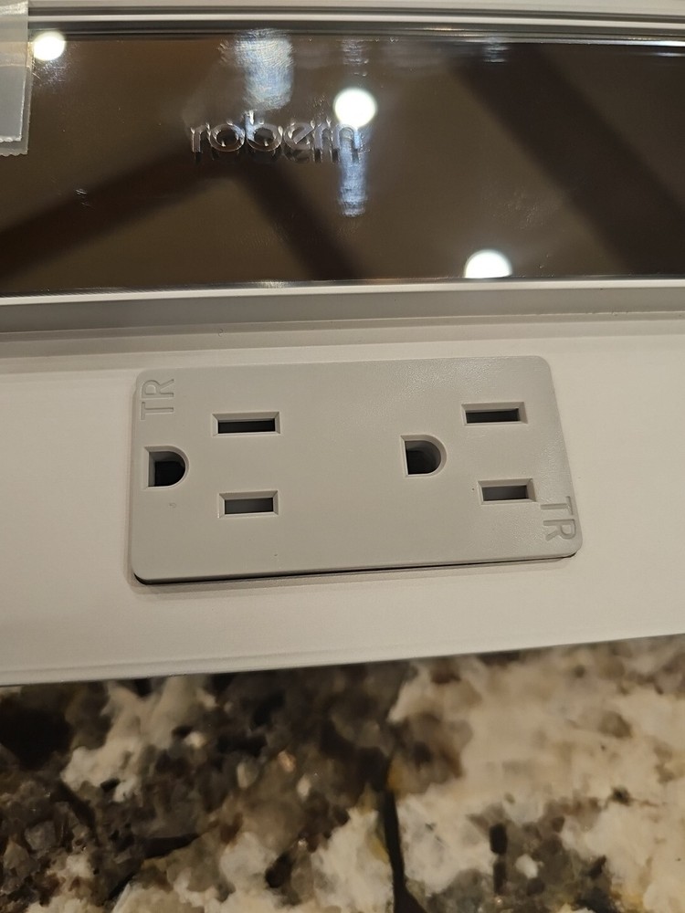 ROBERN TOP LIGHT With Motion Switch And Outlet