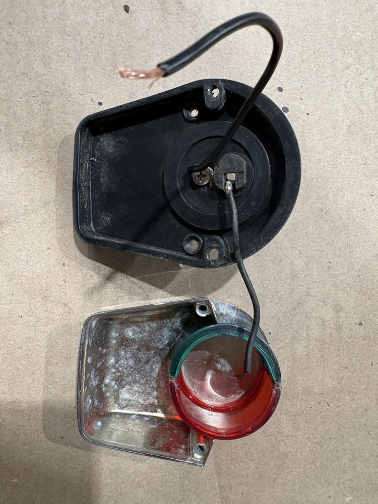 bow navigation light red green