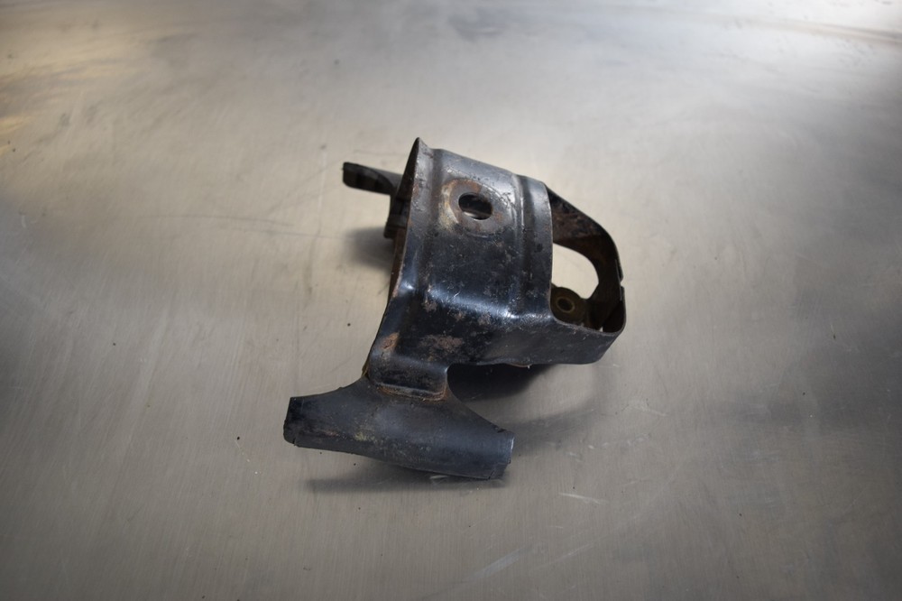 1973-75 Yamaha RD250B Rear Tank Mount