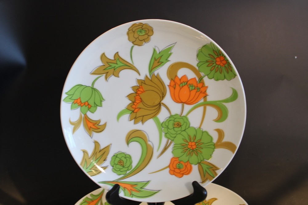 Mikasa Everglade 8 Dinner Plates 10 3/8"