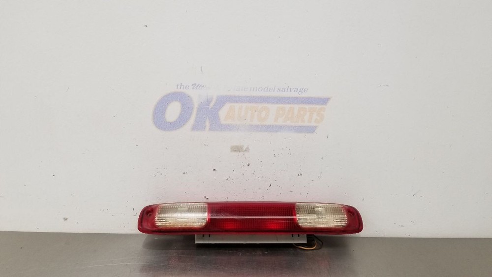 06 CHEVY SILVERADO 2500 HIGH MOUNTED STOP LIGHT