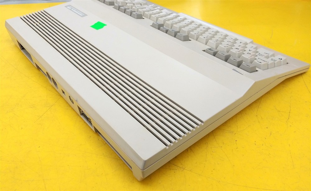 ⭐️⭐️⭐️⭐️⭐️ Vintage Commodore 128 C128 Computer w Power Supply & System Disks
