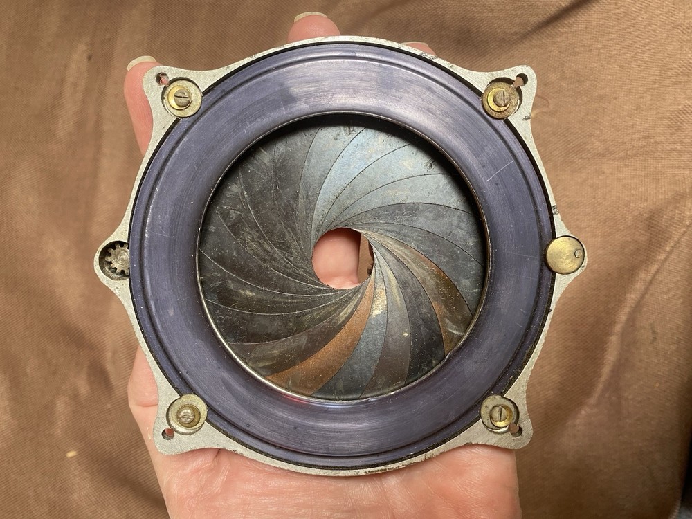 Ultra Large Iris Diaphragm for Mounting Large Format Lenses