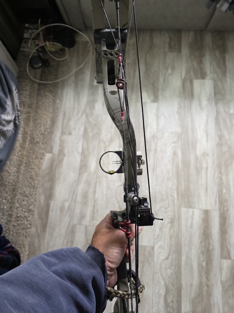 Bowtech Realm SS Right Hand 70#