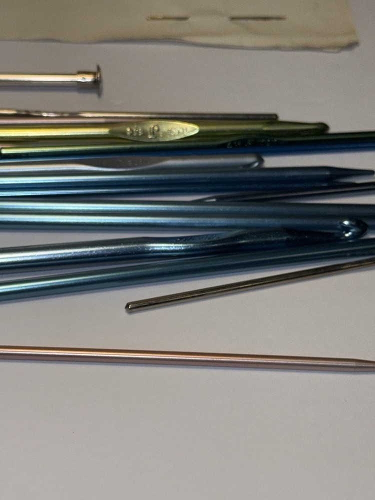 Retro Crochet Needle Set with Retro Case