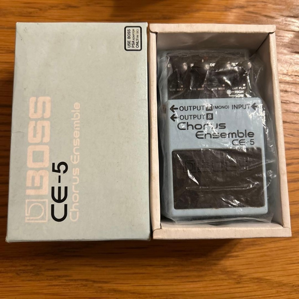 BOSS Chorus Ensemble CE-5 (label pink)