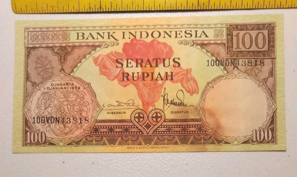 Old Indonesia 100 Rupiah Note 1959; P-69 aUNC