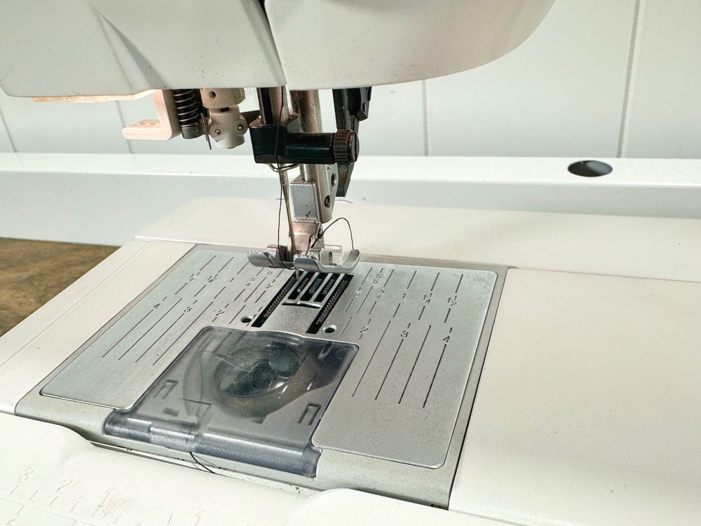 AS IS PLEASE READ PFAFF Creative Vision Sewing Machine Y166