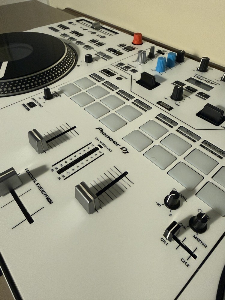 Pioneer DJ DDJ-REV7 Double Deck Controller