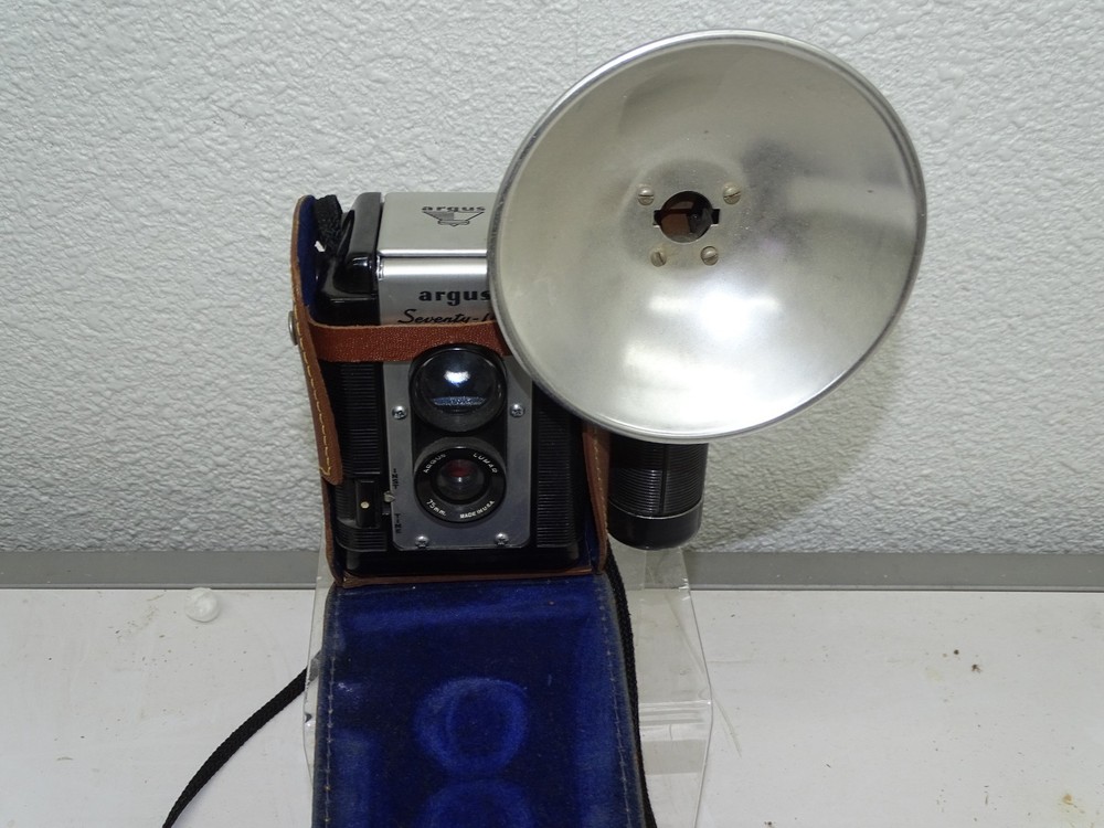 Vintage Argus Argoflex Seventy-five Camera With Flash 75mm Lumar Lens Untested