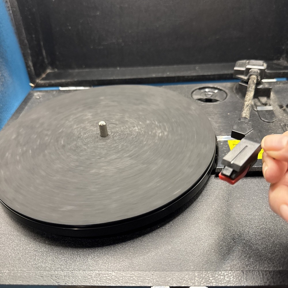 Numark PT01 Touring Chargeable Suitcase Turntable with USB Cable [TESTED]