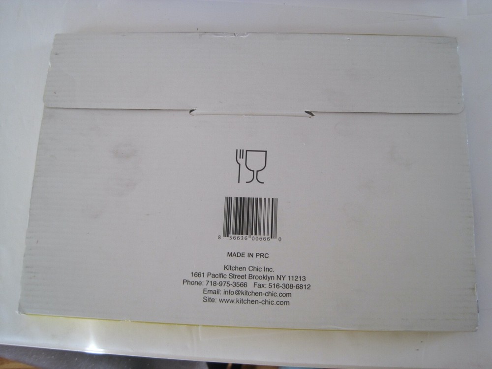 New York Cutting Board NIP 12" x 8"