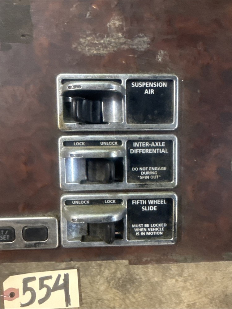 Freightliner Century Class Instrument Cluster N17548