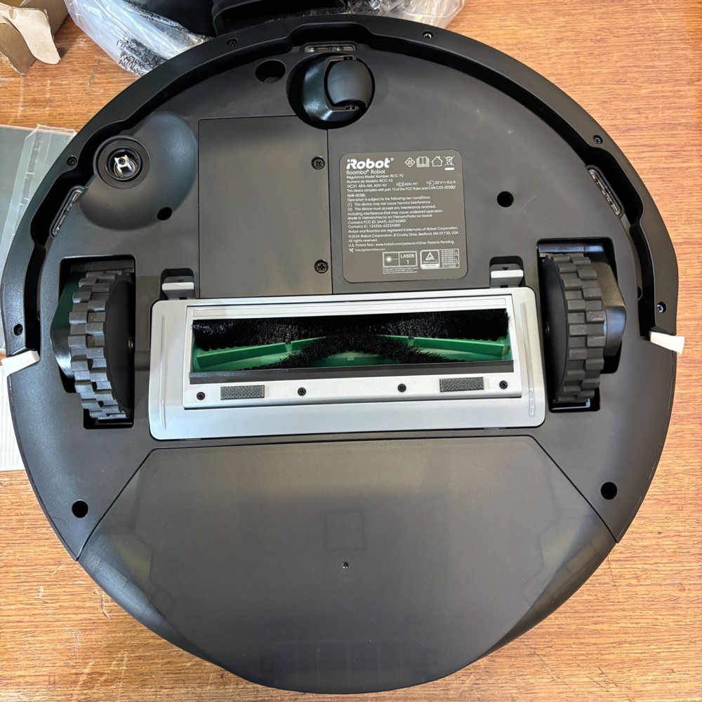 iRobot Roomba 105 Robot Vacuum + AutoEmpty Dock