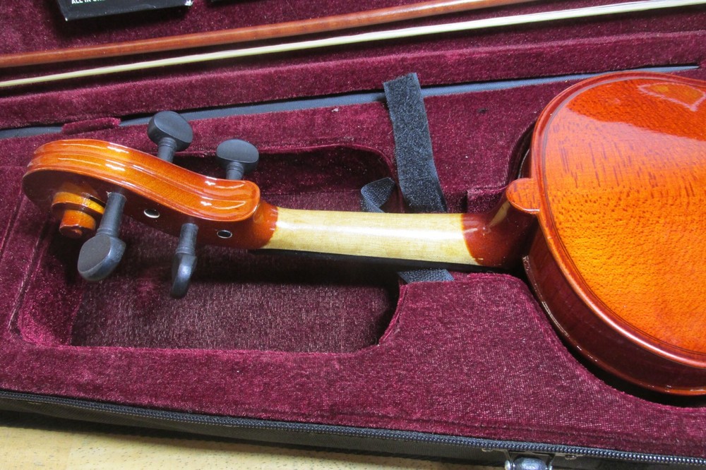 MENDINI by CECILIO VIOLIN w/ BOW, CASE, TUNER & NEW STRINGS