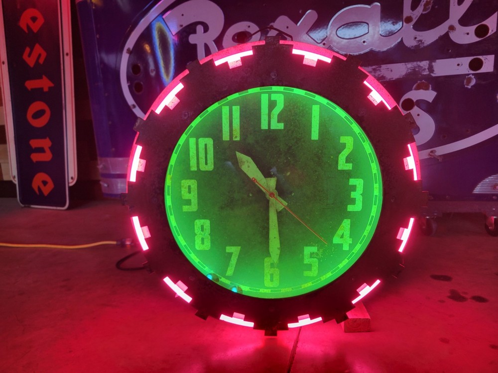 ENCC CLEAVLAND Neon Clock Aztec Original