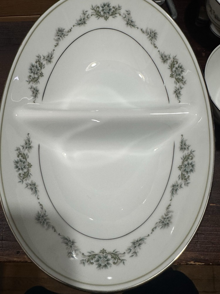 Noritake China Dinnerware 9 Pieces