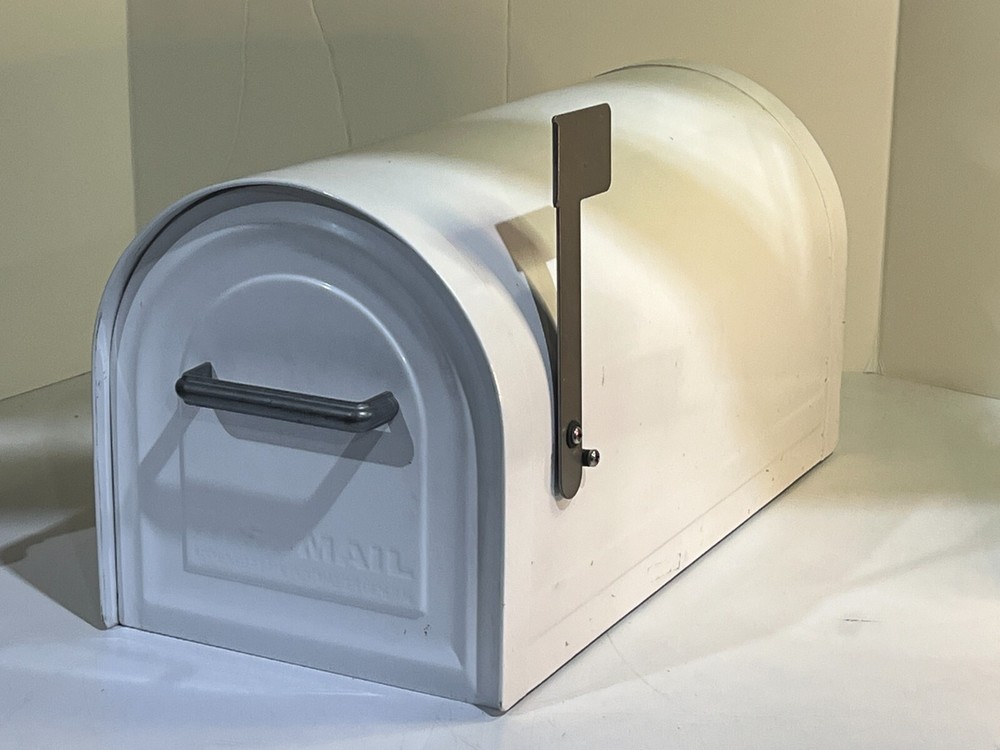 Solar Group Gibraltar Industries White Locking Mailbox Model No. MB-981W