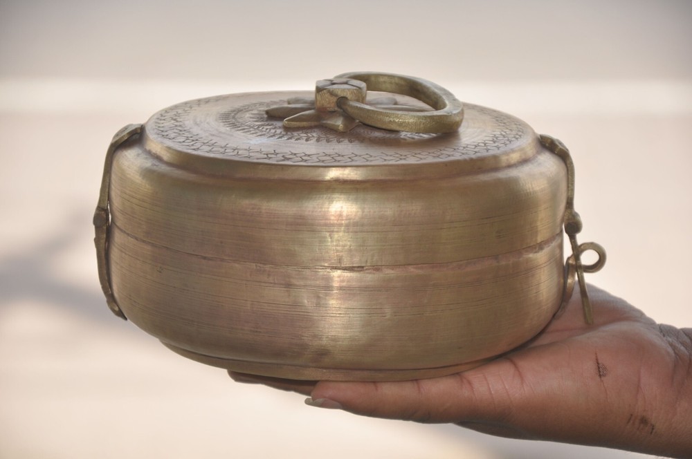 Vintage Round Solid Handcrafted Fine Engraved Jewellery/Chapati Brass Box