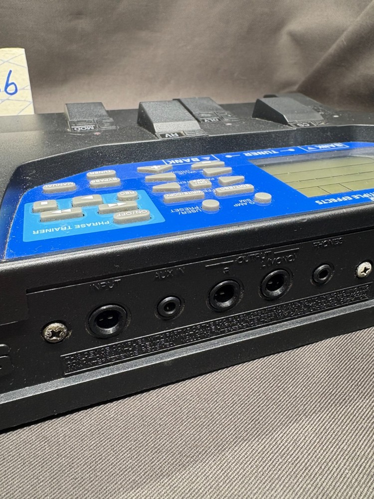 BOSS ME-30 Multi-Effects Guitar Processor - Analog Feel Controls - Unit Only