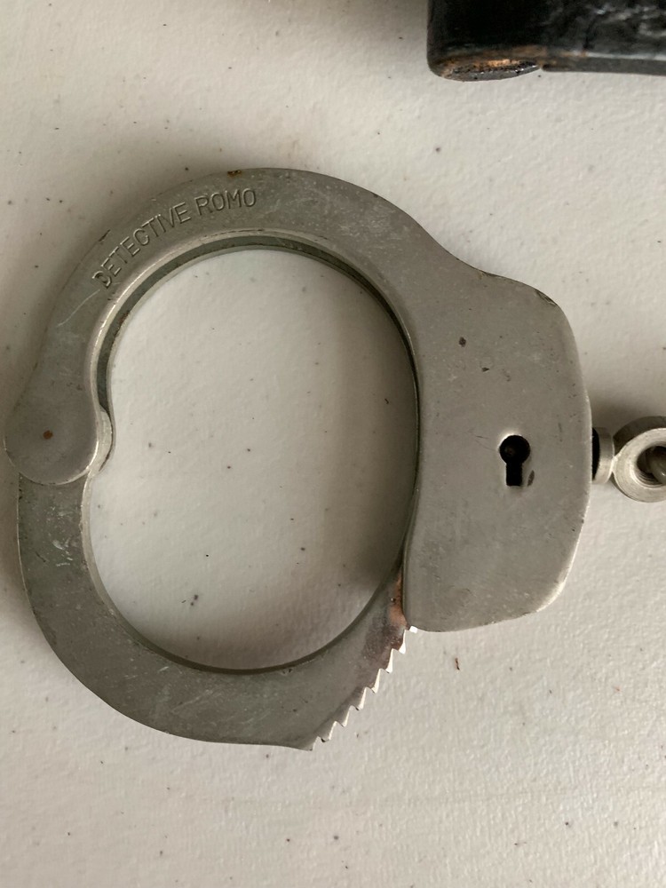 OLD HAND CUFFS W/KEY AND CASE