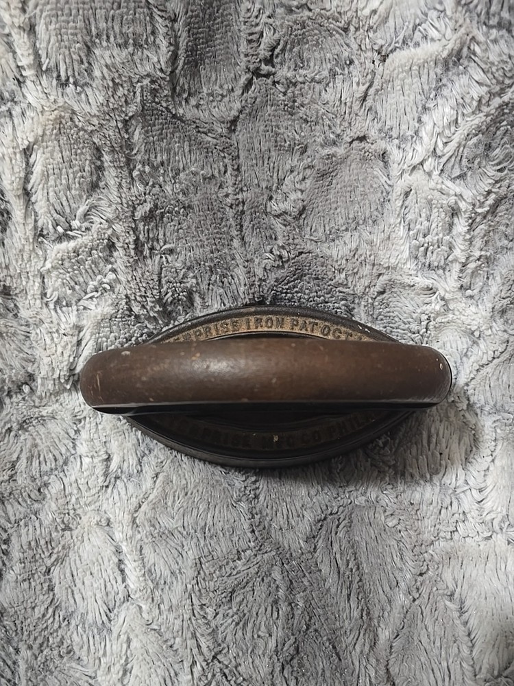 Antique Removable Handle Sad Iron