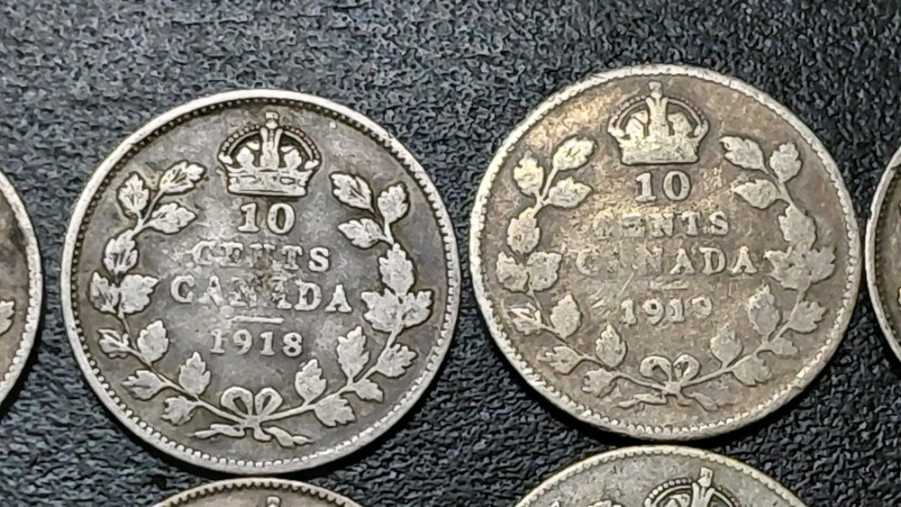 20 CANADA SILVER DIMES .RANGE FROM 1913 TO 1951 . 1947 WITH & WITHOUT MAPLE LEAF