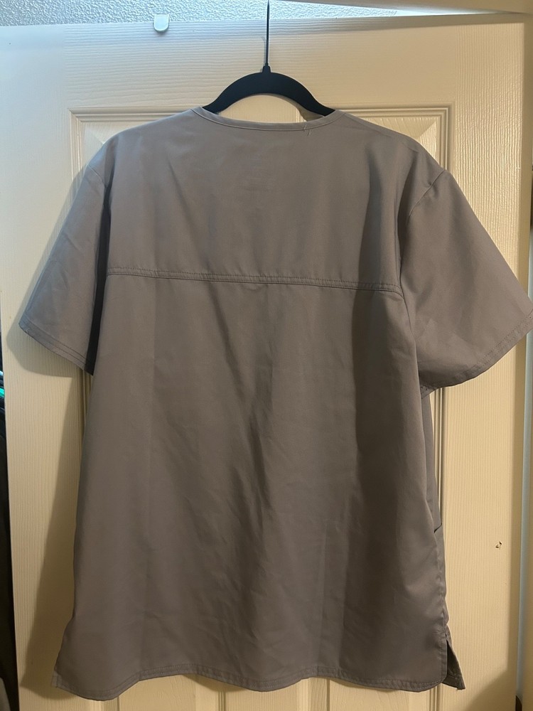 Cherokee Revolution Men’s Gray Scrub Top (Medium)