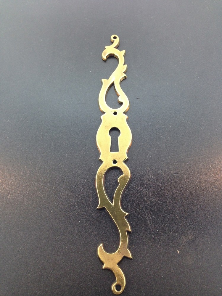 Serpentine Style Keyhole Escutcheon