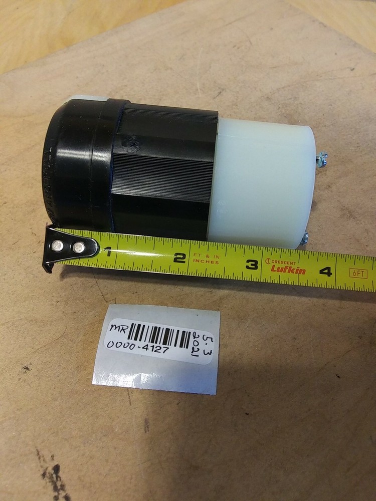 Leviton 2643 Locking Connector 2 Pole 3 Wire Grounding