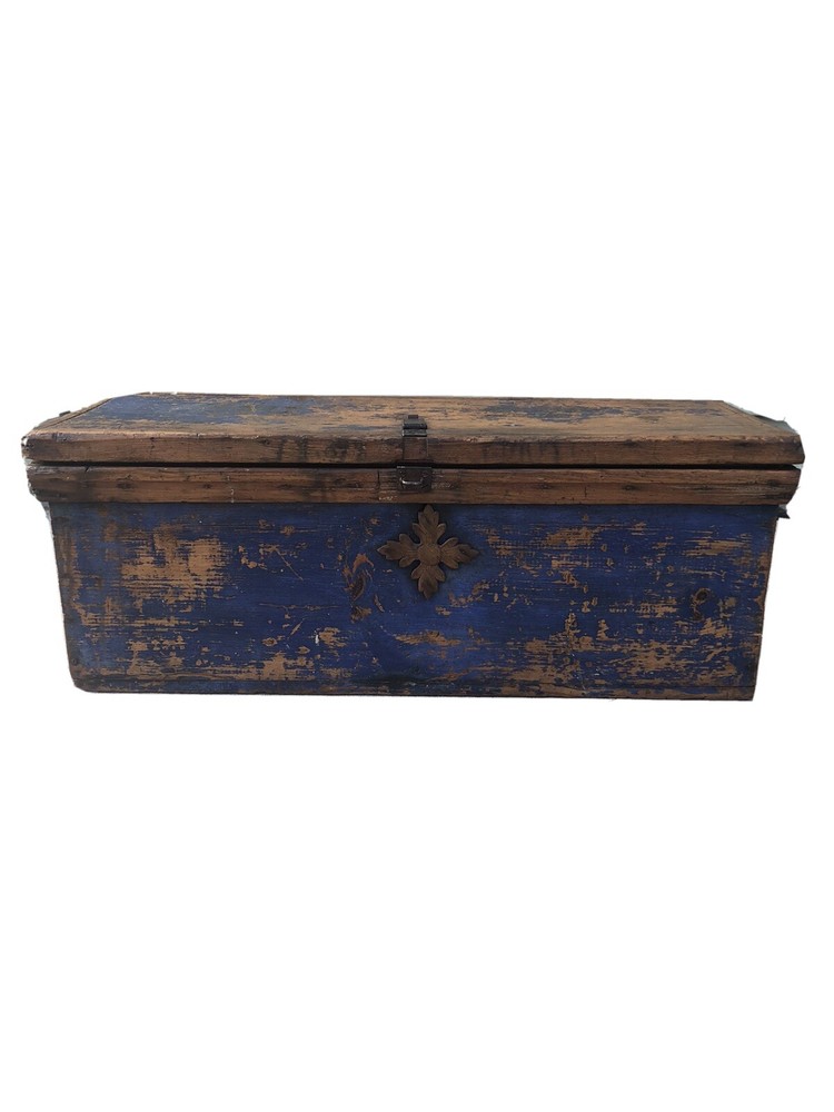 Antique 1860-1890 Rustic/Primitive Norwegian Distressed Pine Trunk