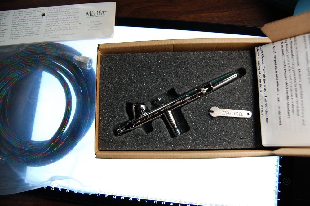 Iwata HP-BS Eclipse Airbrush - Small Gravity Feed + Air Hose - Silver