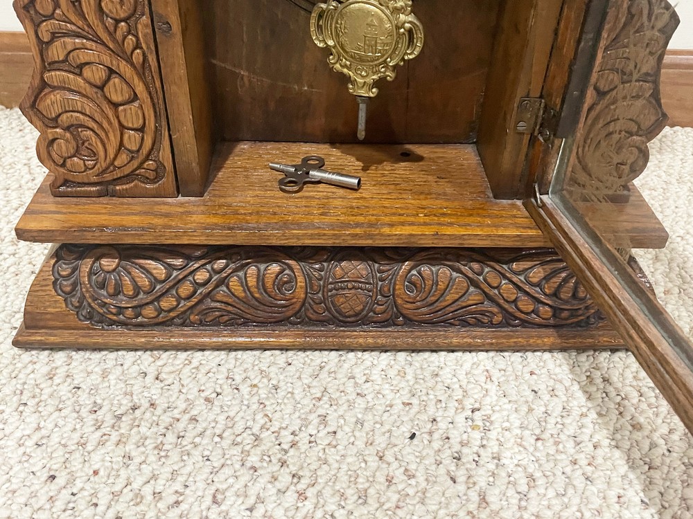Antique E. INGRAHAM CO. OAK KITCHEN CLOCK - RUNS