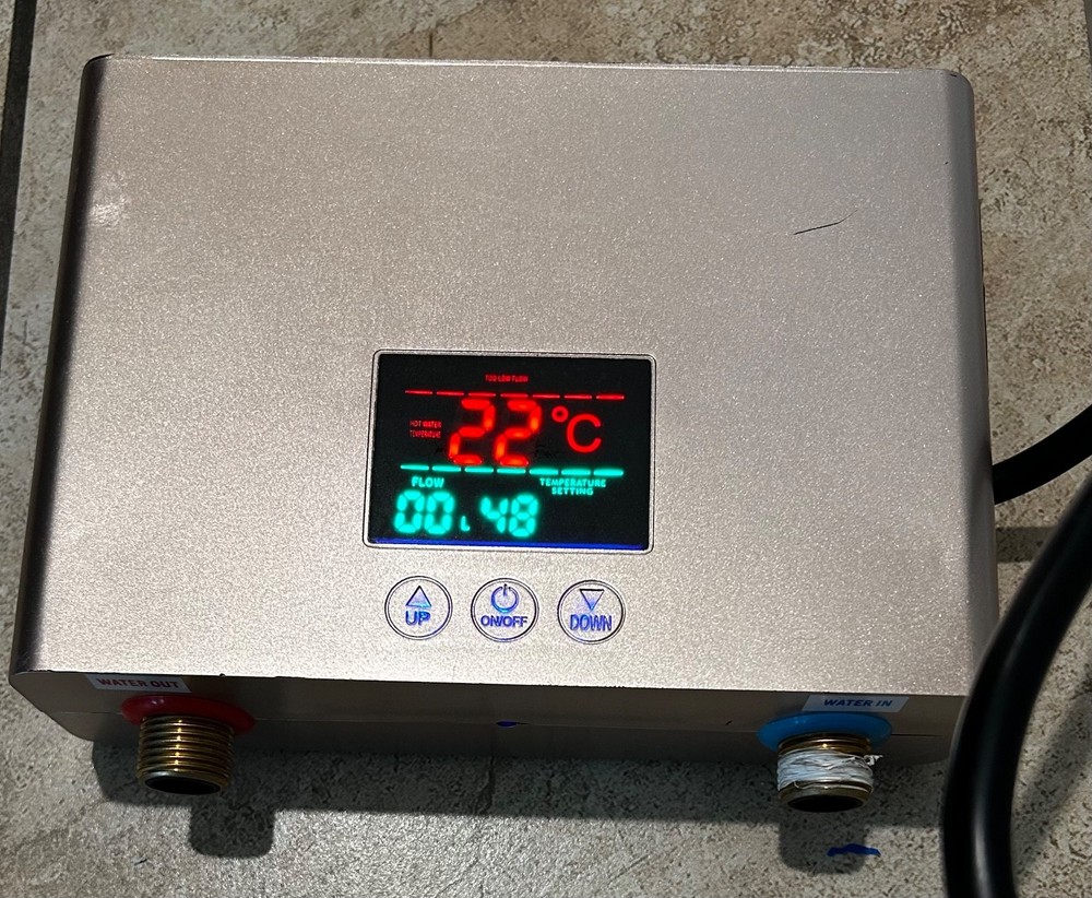 Tankless Mini Electric Water Heater Wall 3000 W Model NO: LF-001A