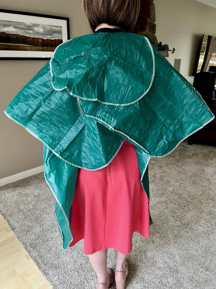 Green Andre Vinyl Shampoo With Dri-Back Cape