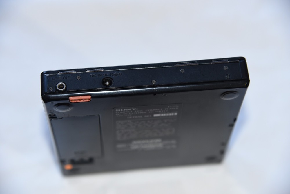 Sony D-25 Discman Personal CD Player Working