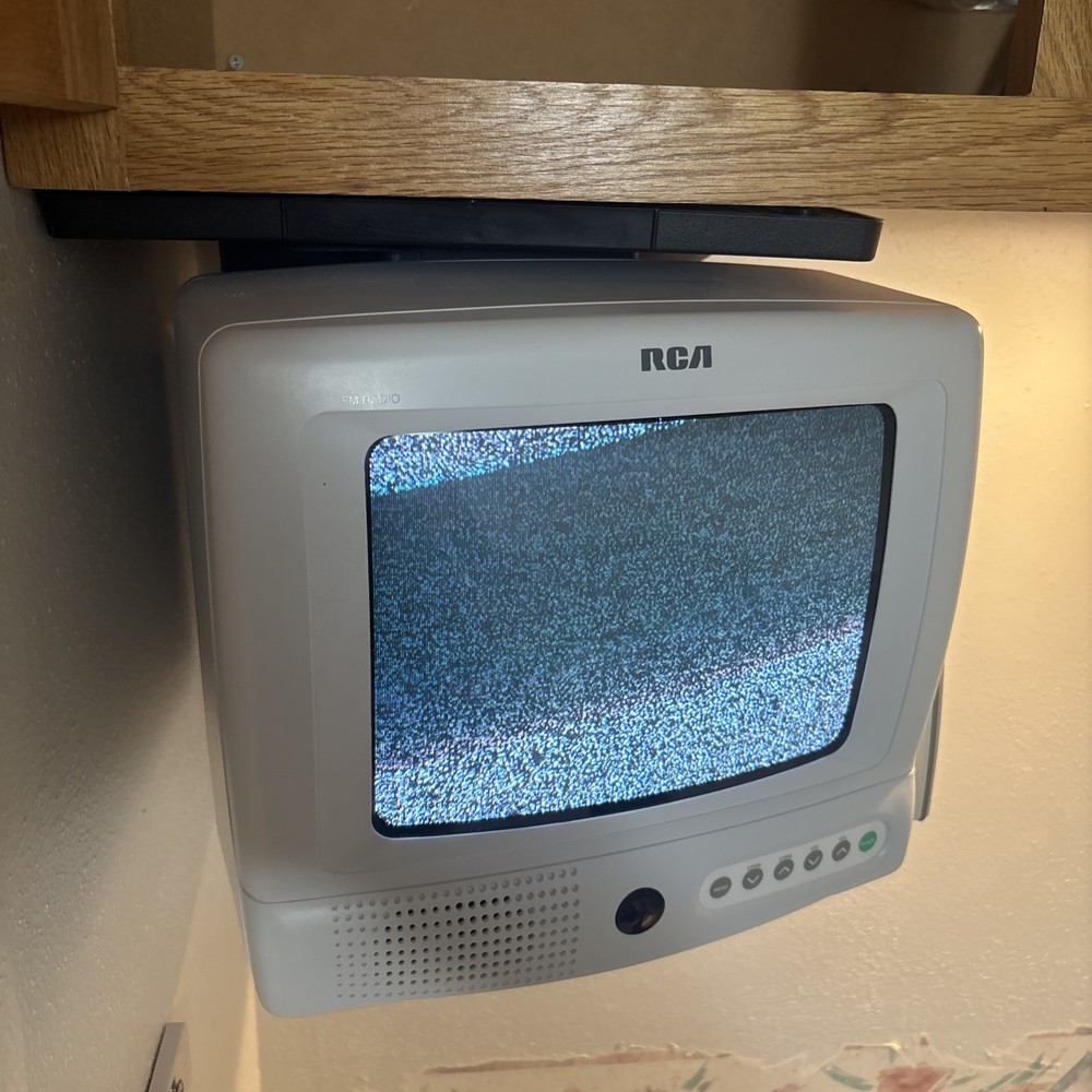 1996 RCA Color Tv With Remote And Mounting Bracket
