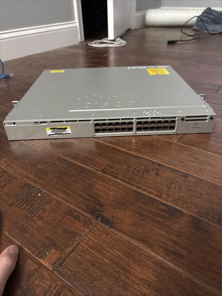 Cisco Catalyst WS-C3850-24T 24-Port Gigabit Switch without Network Module