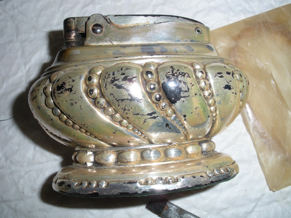 VINTAGE RONSON SILVER QUEEN ANNE TABLE LIGHTER