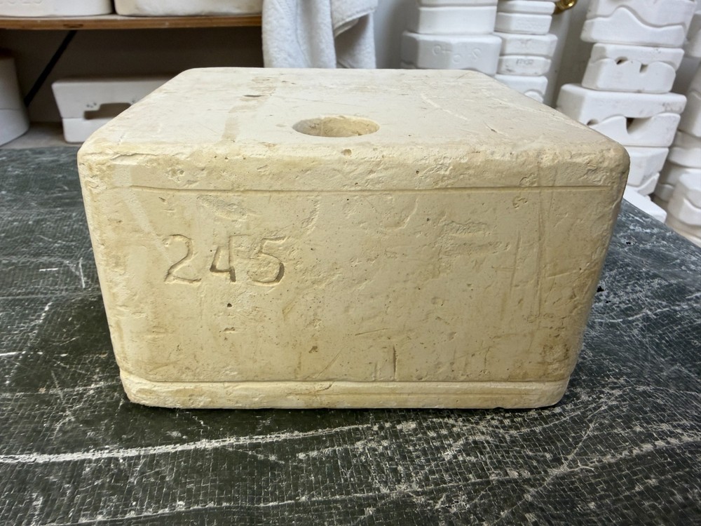 VINTAGE DUNCAN CERAMIC MOLD #DM-245 LARGE BOOKEND