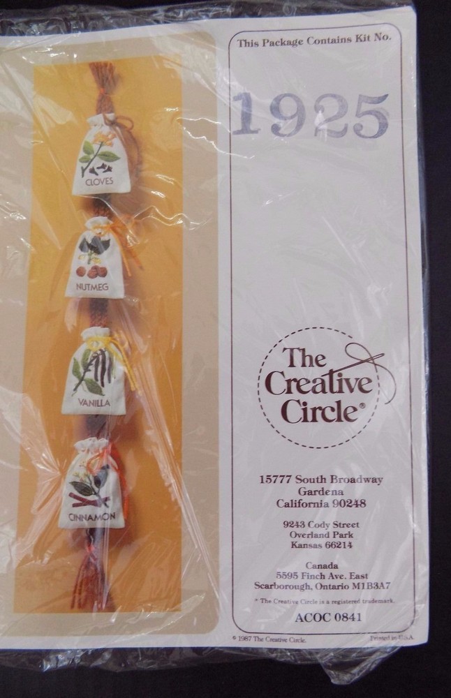 The Creative Circle "Kitchen Spice Sacks" #1925 Crewel Embroidery Kit - NEW