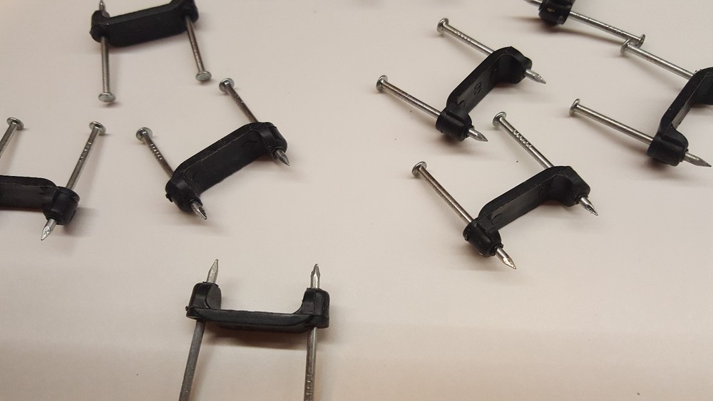 2 nail hard plastic clip - hardware 10 PACK