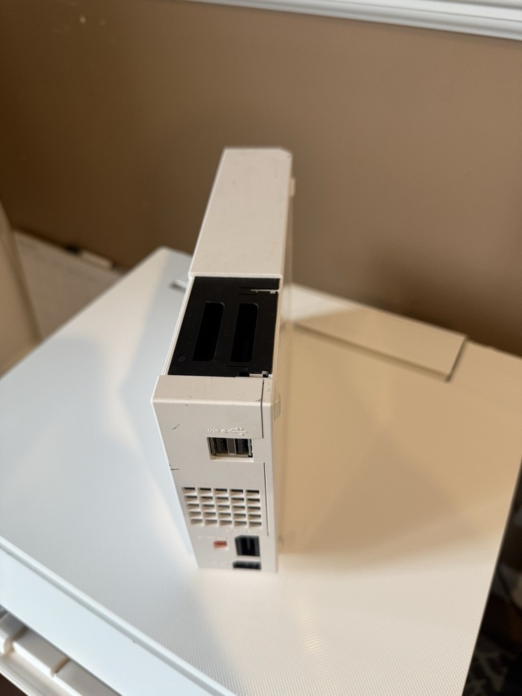 Xbox Console , Nintendo Wii Console, Balance Board, AV Cables Bundle