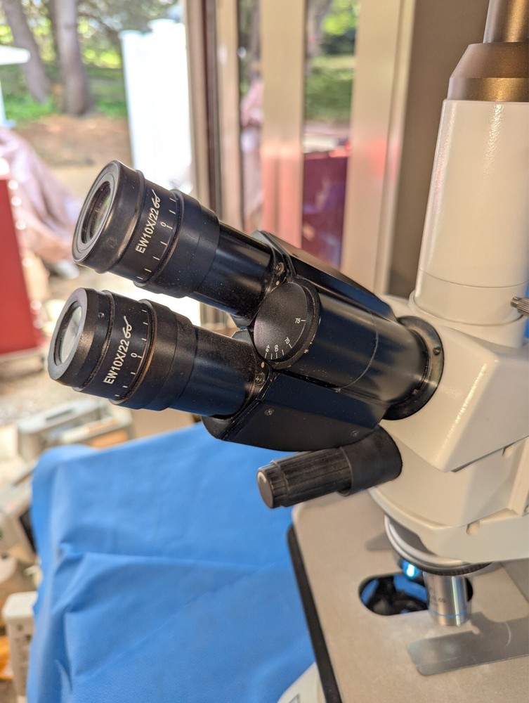 ACCU-SCOPE Observation/Teaching Microscope with THREE(x3) Objectives