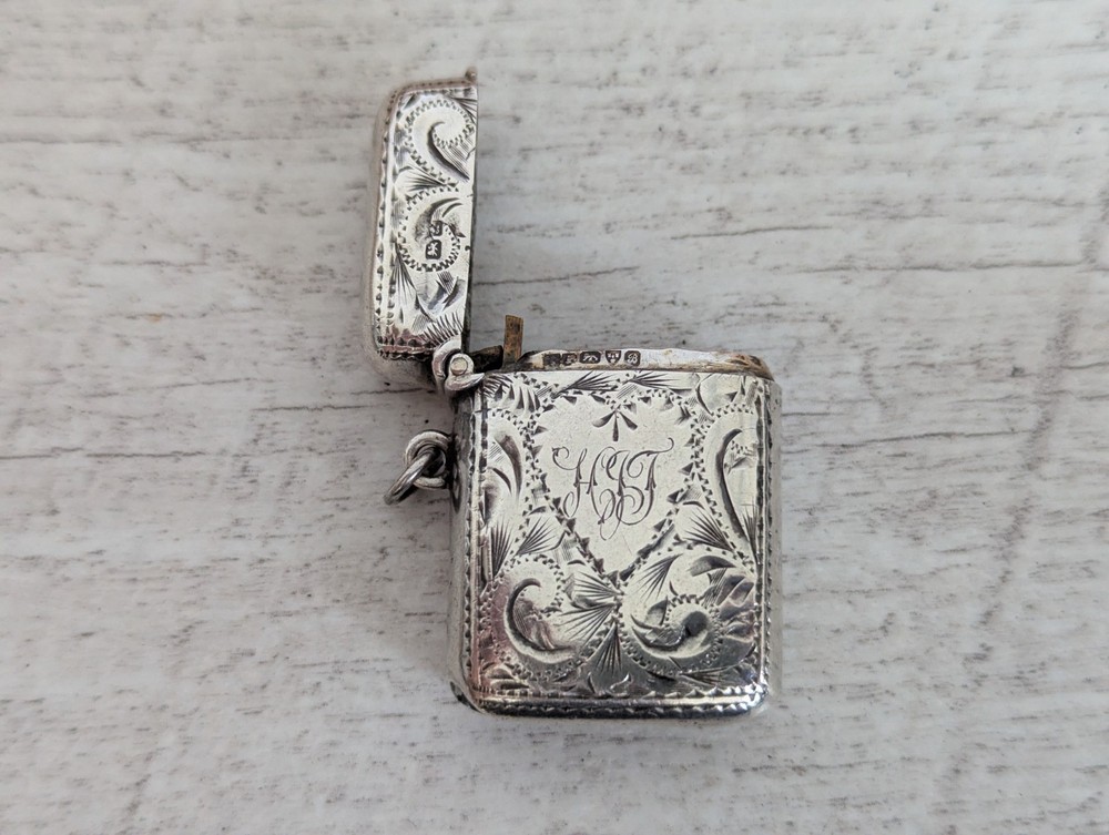 Silver Vesta Case 1902 Chester Assayed Hallmarked 32mm x 45mm