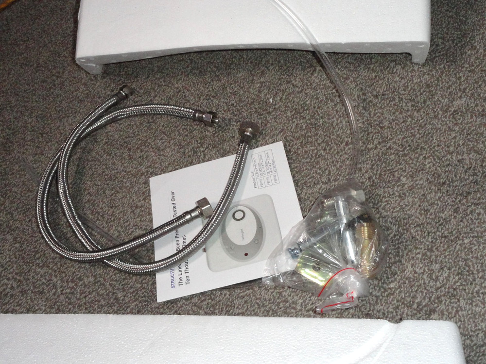 Feelrogast Electric Tank Water Heater 8 Gallon 120V 1500W RV, Kitchen **NEW